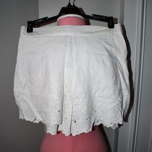 Sim & Sam Junior White Eyelet Short Size: LARGE #191007SH NWT